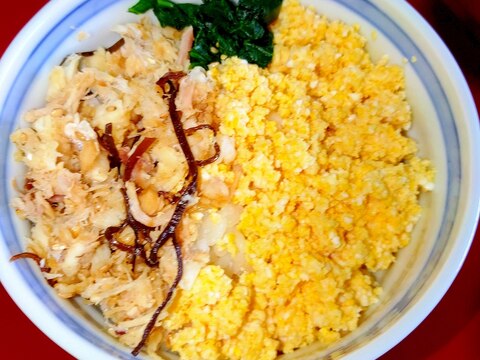 レンジ鯛そぼろと炒り卵☆丼